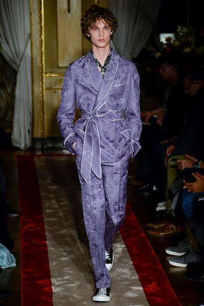 Look 25